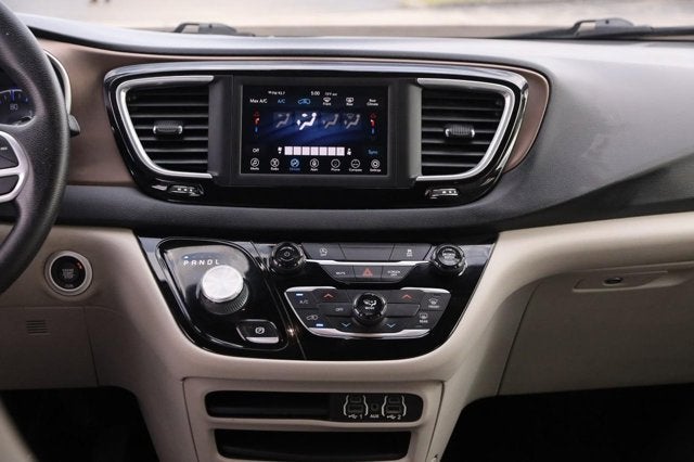 2021 Chrysler Voyager LXI