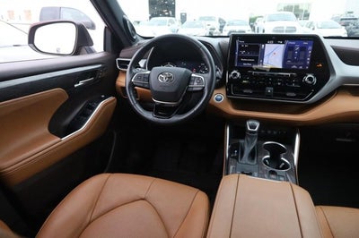 2021 Toyota Highlander Hybrid Platinum