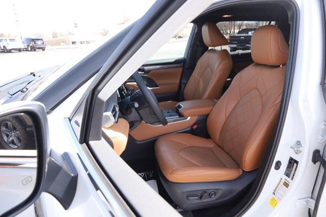 2024 Toyota Highlander Hybrid Platinum