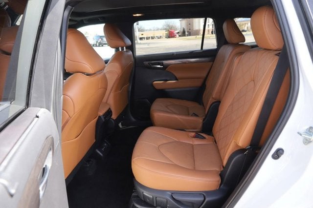 2024 Toyota Highlander Hybrid Platinum