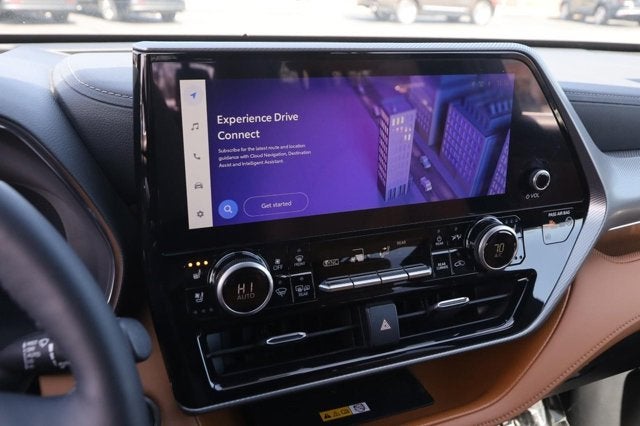 2024 Toyota Highlander Hybrid Platinum