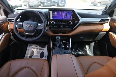2024 Toyota Highlander Hybrid Platinum