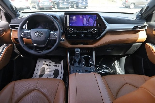 2024 Toyota Highlander Hybrid Platinum