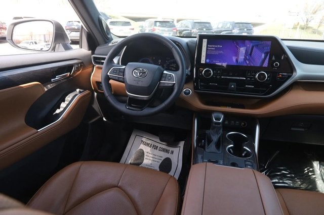 2024 Toyota Highlander Hybrid Platinum