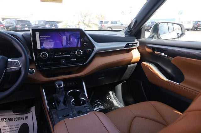 2024 Toyota Highlander Hybrid Platinum