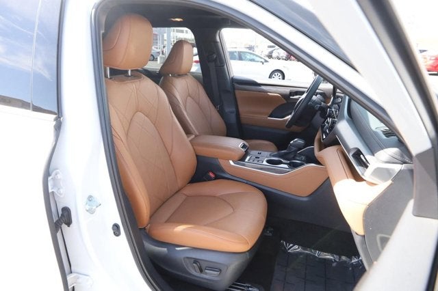 2024 Toyota Highlander Hybrid Platinum