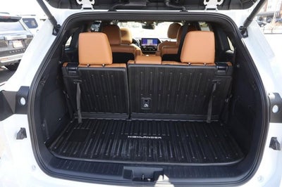 2024 Toyota Highlander Hybrid Platinum