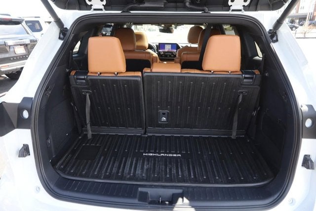 2024 Toyota Highlander Hybrid Platinum