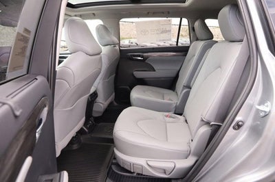 2026 Toyota Highlander Hybrid Platinum
