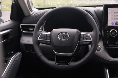 2026 Toyota Highlander Hybrid Platinum