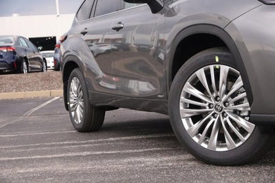2026 Toyota Highlander Hybrid Platinum