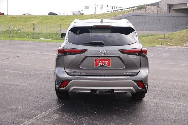 2026 Toyota Highlander Hybrid Platinum