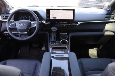 2025 Toyota Sienna Platinum