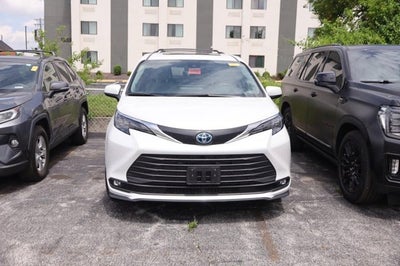 2025 Toyota Sienna XLE