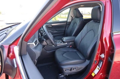 2025 Toyota Highlander Platinum
