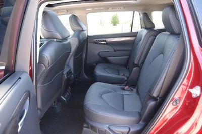 2025 Toyota Highlander Platinum