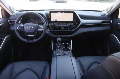 2025 Toyota Highlander Platinum