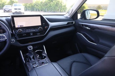 2025 Toyota Highlander Platinum