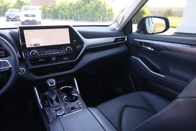 2025 Toyota Highlander Platinum