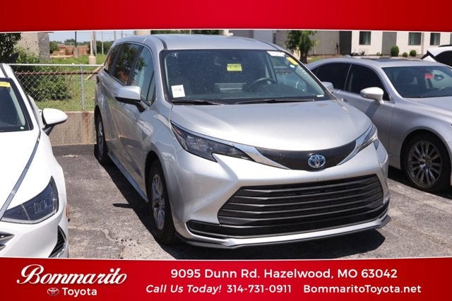 2024 Toyota Sienna LE