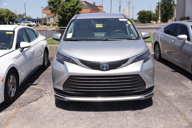2024 Toyota Sienna LE