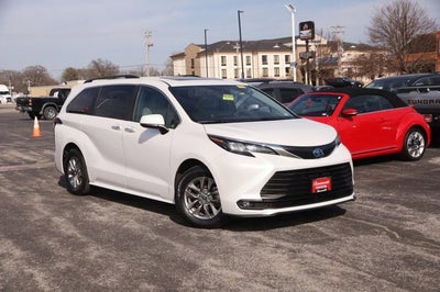 2025 Toyota Sienna XLE