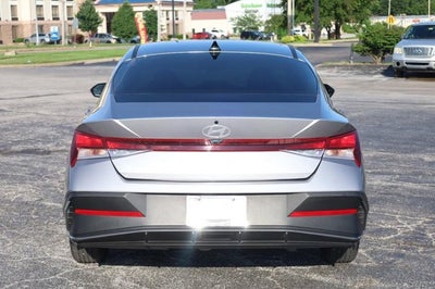 2025 Hyundai Elantra SE