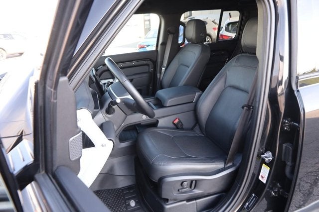 2024 Land Rover Defender SE