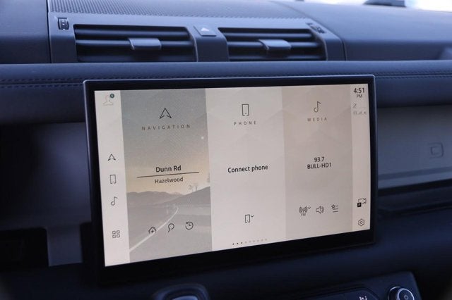 2024 Land Rover Defender SE