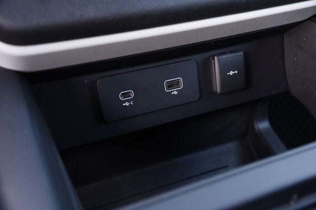 2024 Land Rover Defender SE