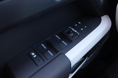 2024 Land Rover Defender SE