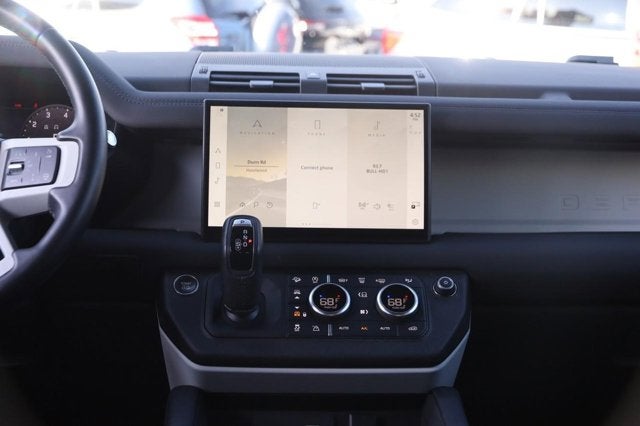 2024 Land Rover Defender SE