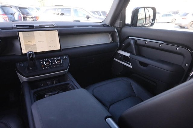 2024 Land Rover Defender SE