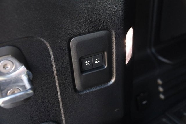 2024 Land Rover Defender SE