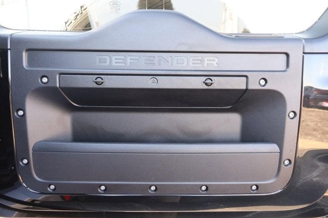 2024 Land Rover Defender SE