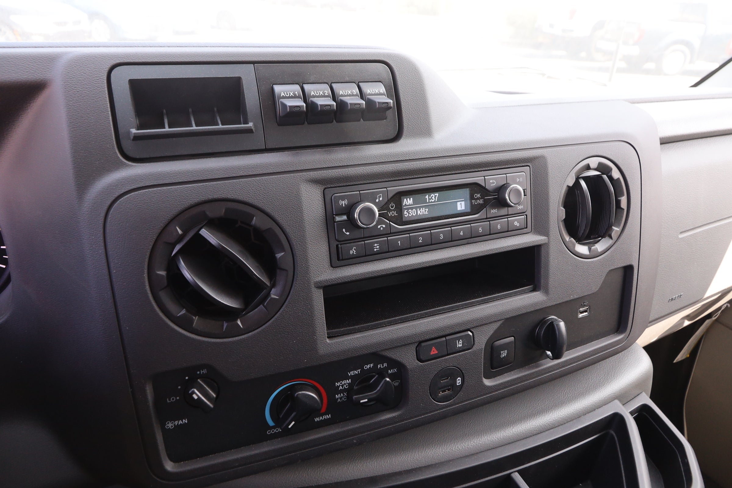 2024 Ford Econoline Cutaway E-350 SRW