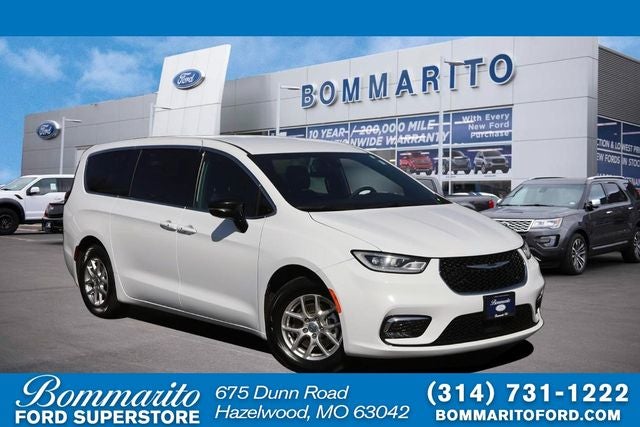 2025 Chrysler Pacifica Select