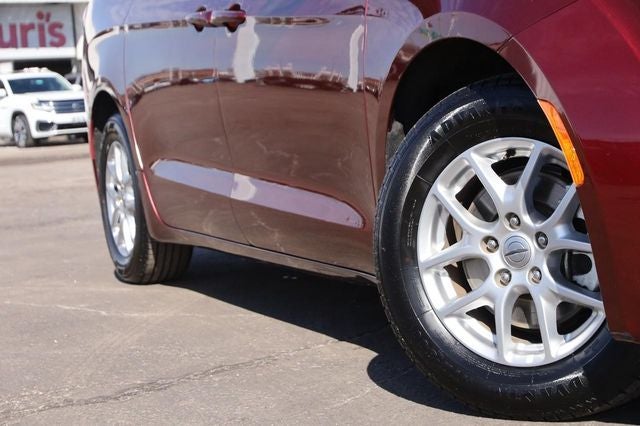 2023 Chrysler Voyager LX