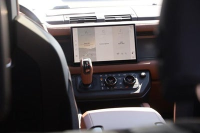 2025 Land Rover Defender 110 V8