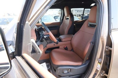 2025 Land Rover Defender 110 V8