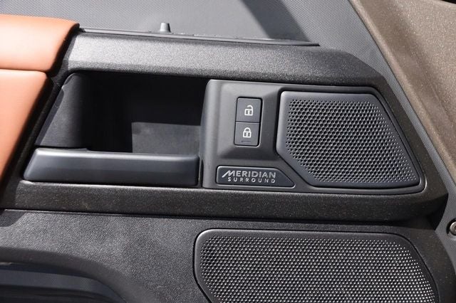 2025 Land Rover Defender 110 V8