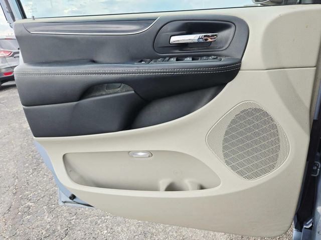 2016 Chrysler Town & Country Limited