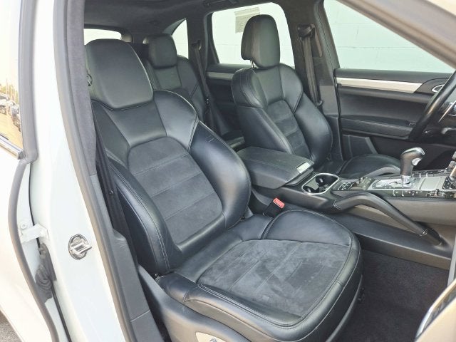 2014 Porsche Cayenne GTS