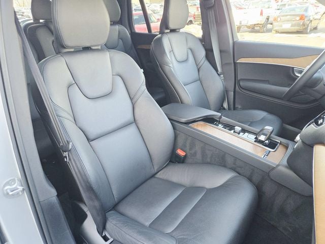 2024 Volvo XC90 B5 Plus