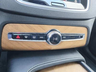 2024 Volvo XC90 B5 Plus