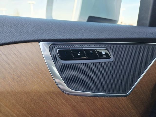 2024 Volvo XC90 B5 Plus