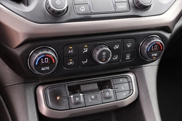 2022 GMC Acadia AT4