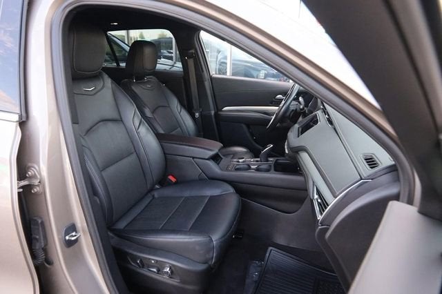 2023 Cadillac XT4 AWD Premium Luxury