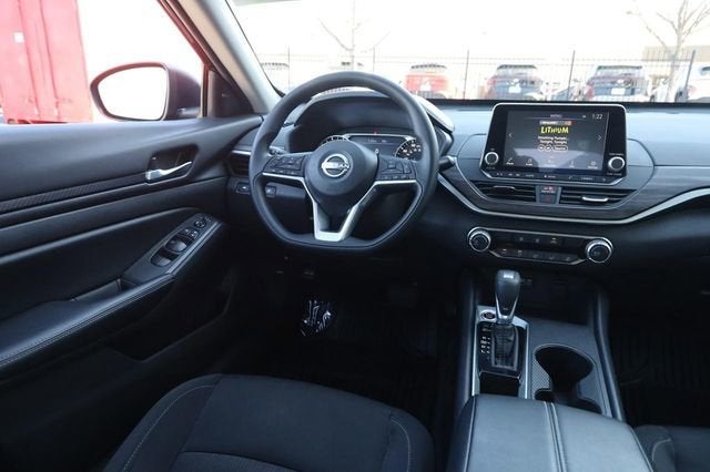 2025 Nissan Altima SV