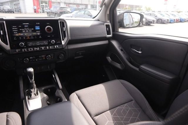 2025 Nissan Frontier SV